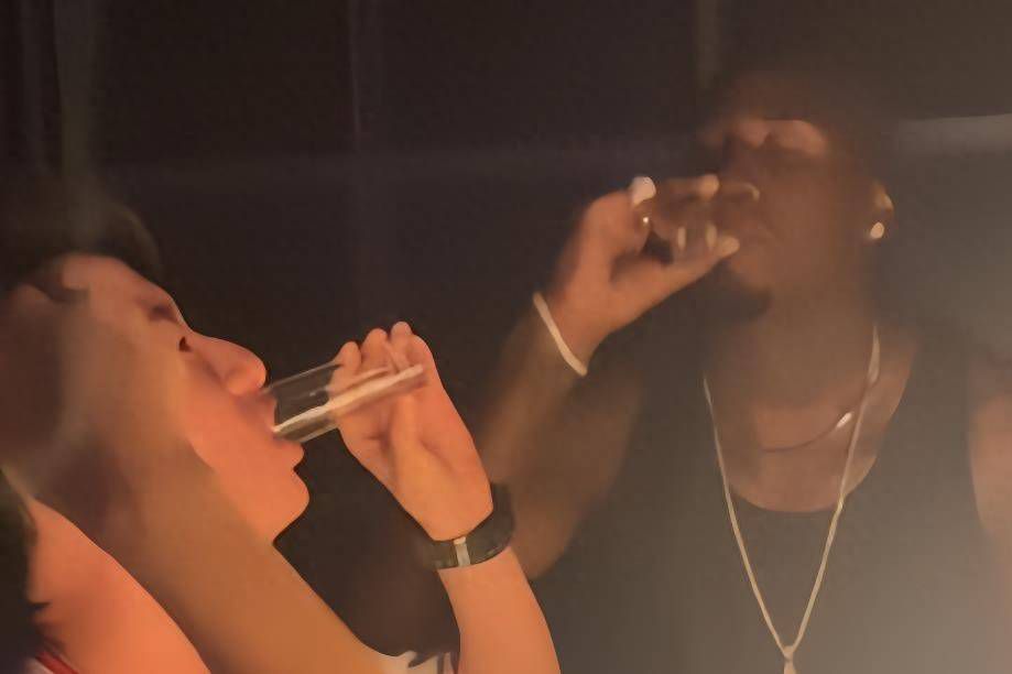 扒开腿挺进女娲湿润的花苞